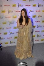 Aishwarya Rai Bachchan announces filmfare awards in Leela Hotel, Mumbai 9th Jan 2013 (73).JPG
